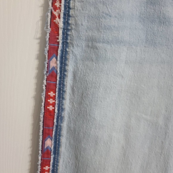 Pilcro Vintage Straight Jeans Aztec Print Stripe Light Wash Size 28 - Picture 3 of 8